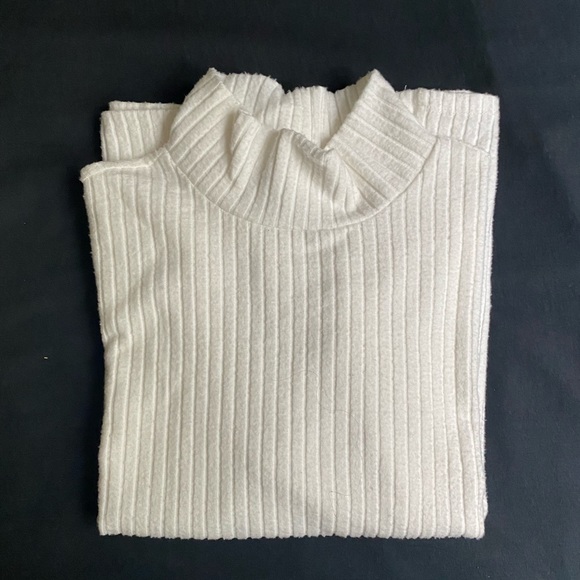 Turtle neck sweater - Picture 3 of 7